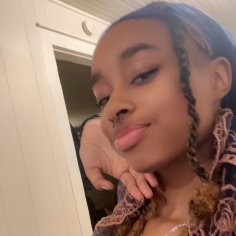 Meet your Posher, Na’cya